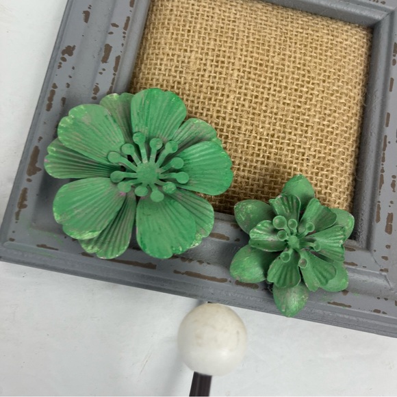 Pair of framed burlap & flower decor hooks - Picture 5 of 10